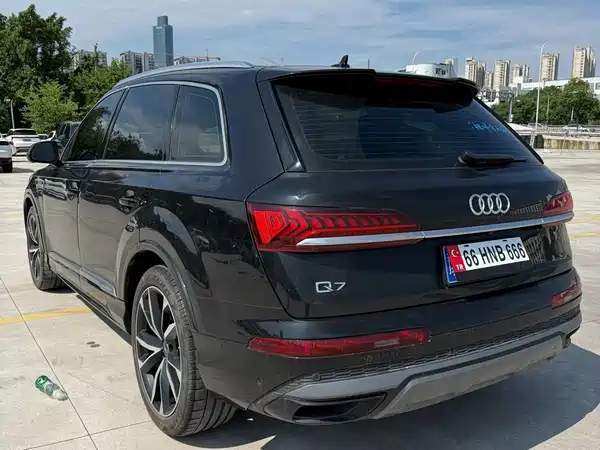 Audi Q7 2024