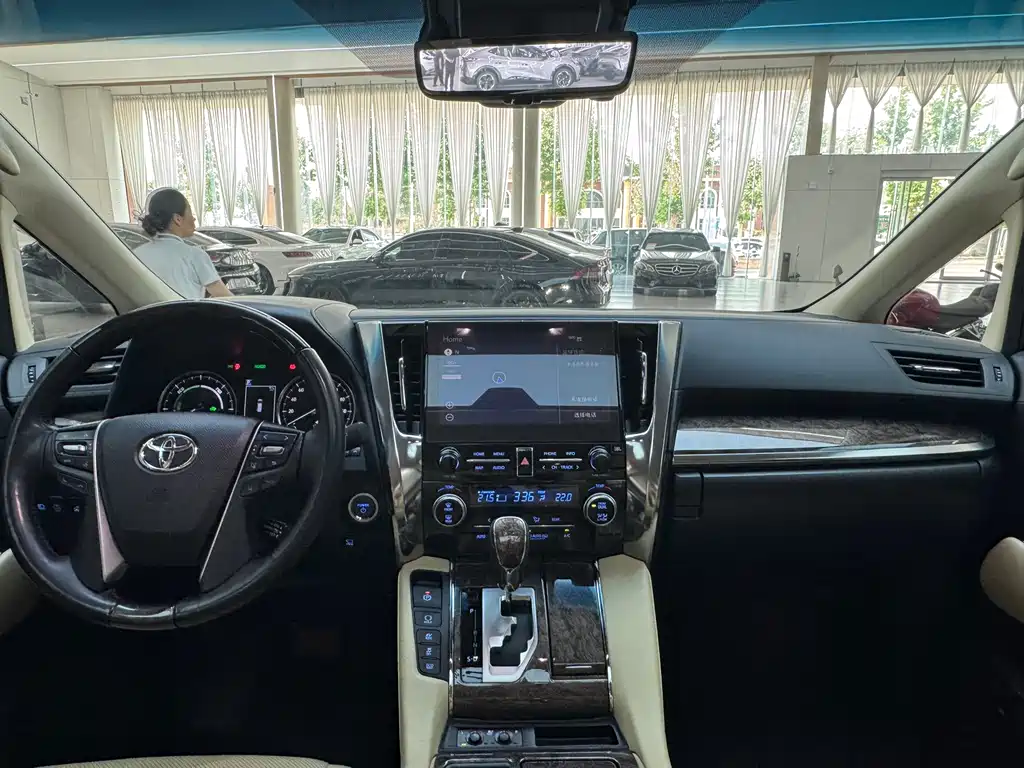 Toyota Vellfire 2023 — фото 15