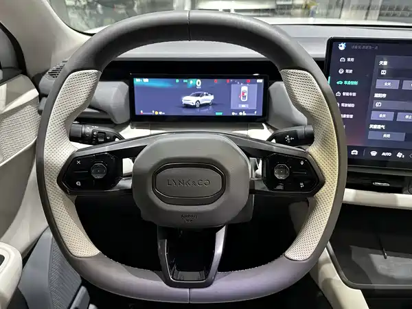 Lynk & Co 06 EM-P 2024
