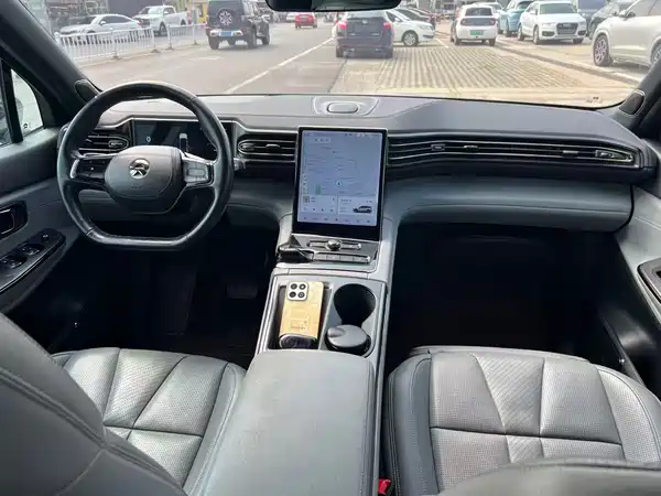 NIO ES8 2021