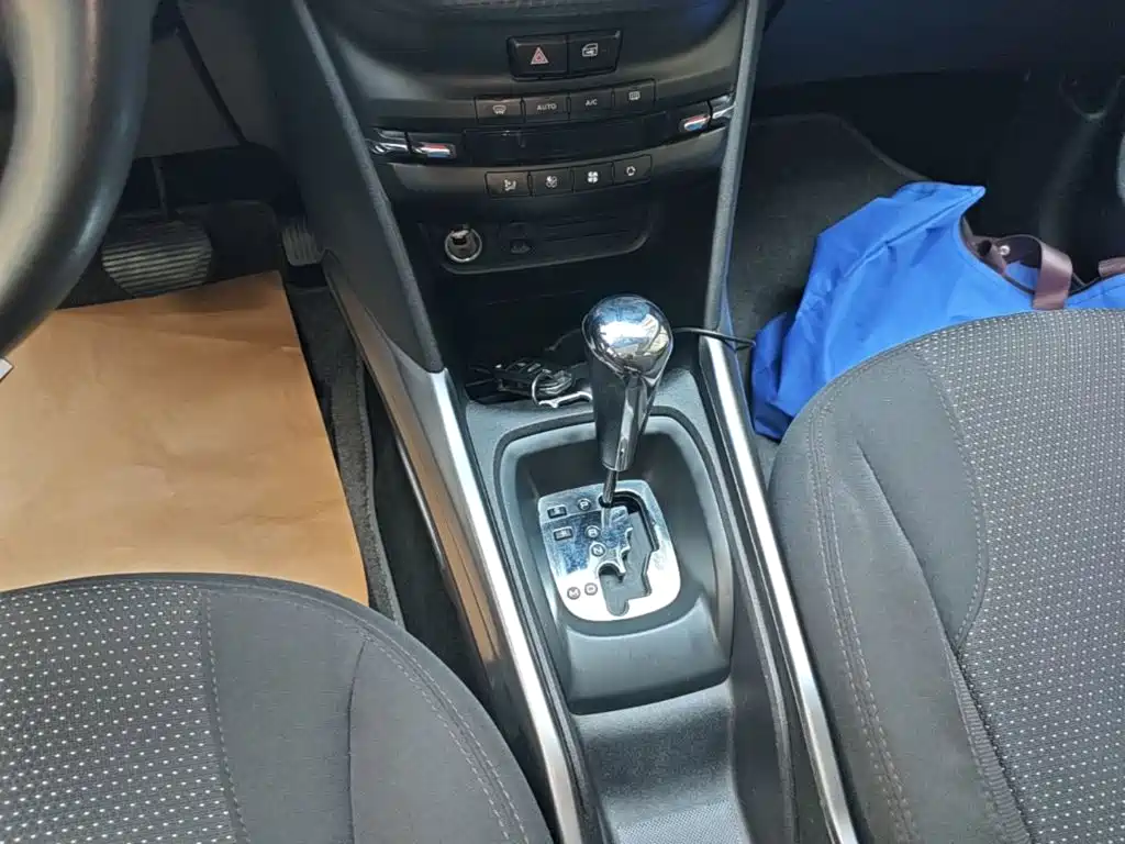 Peugeot 2008 2015 — фото 14