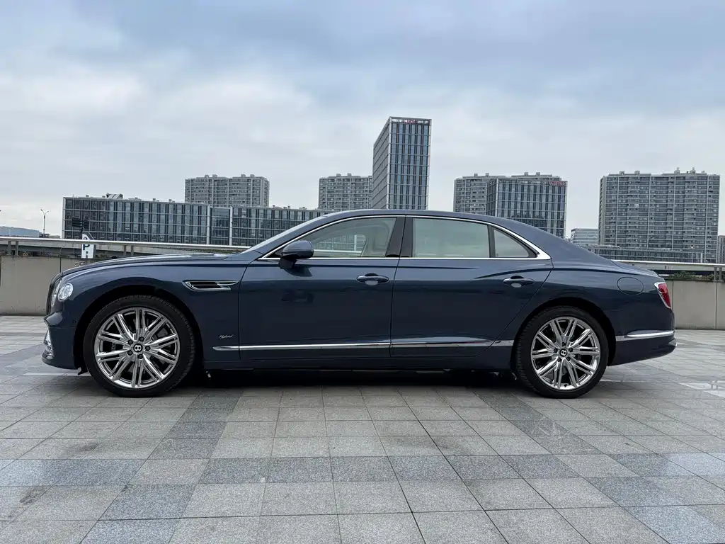 Bentley Flying Spur PHEV 2022 — фото 6