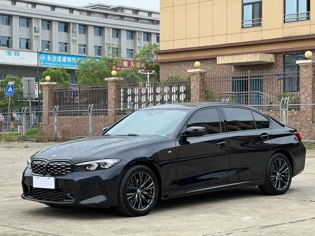 BMW 3 Series 2023 — фото 1