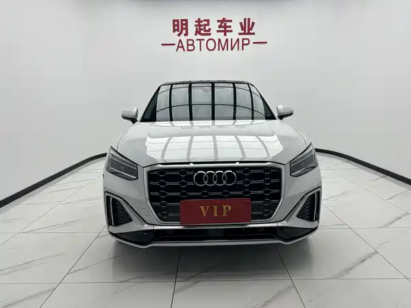 Audi Q2L 2023
