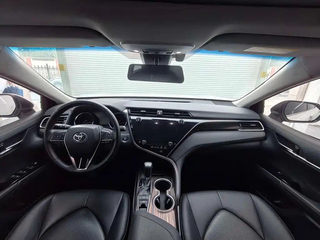 Toyota Camry 2020 — фото 13