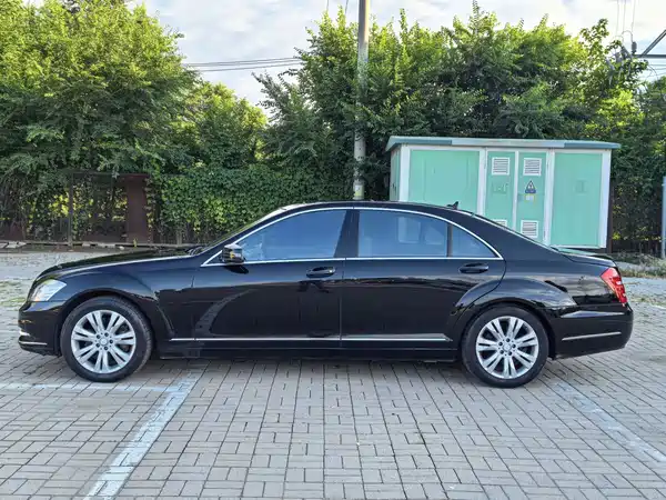 Mercedes-Benz S-Class 2010
