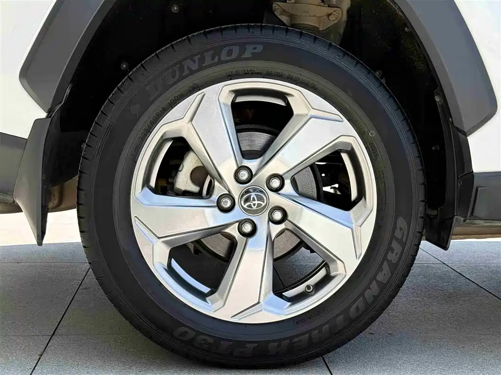 Toyota RAV4 2022 — фото 10