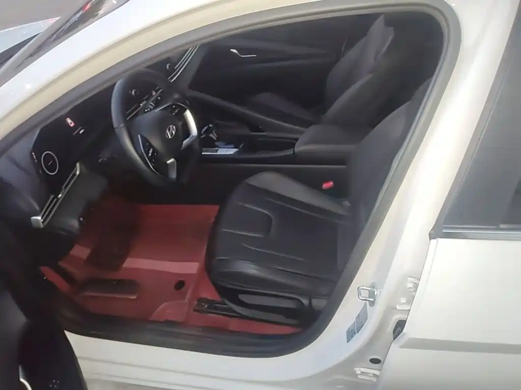 Hyundai Elantra 2023 — фото 15