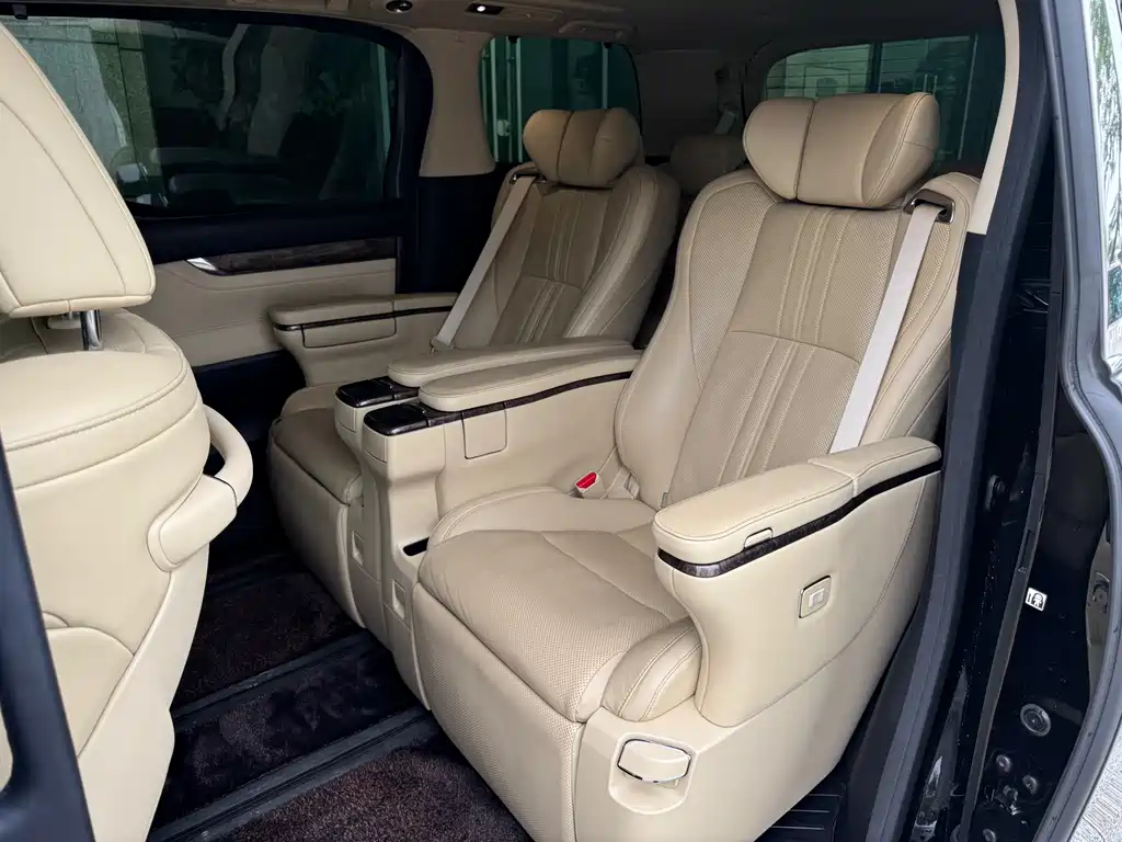 Toyota Vellfire 2023 — фото 6