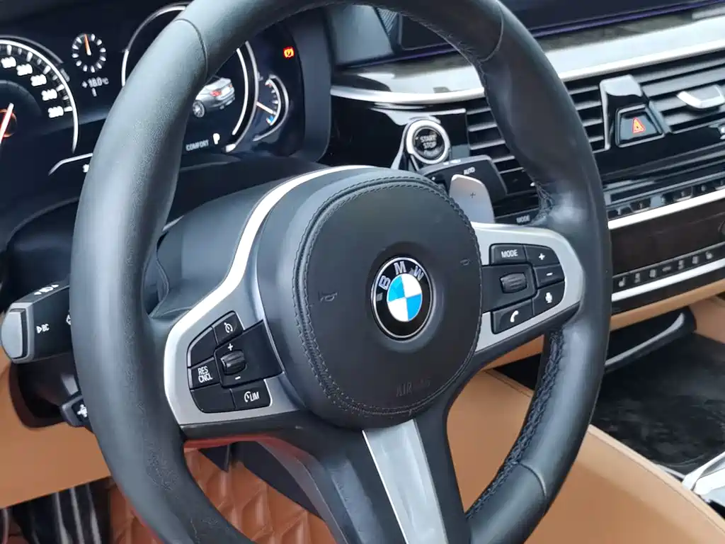 BMW 5 Series 2018 — фото 7