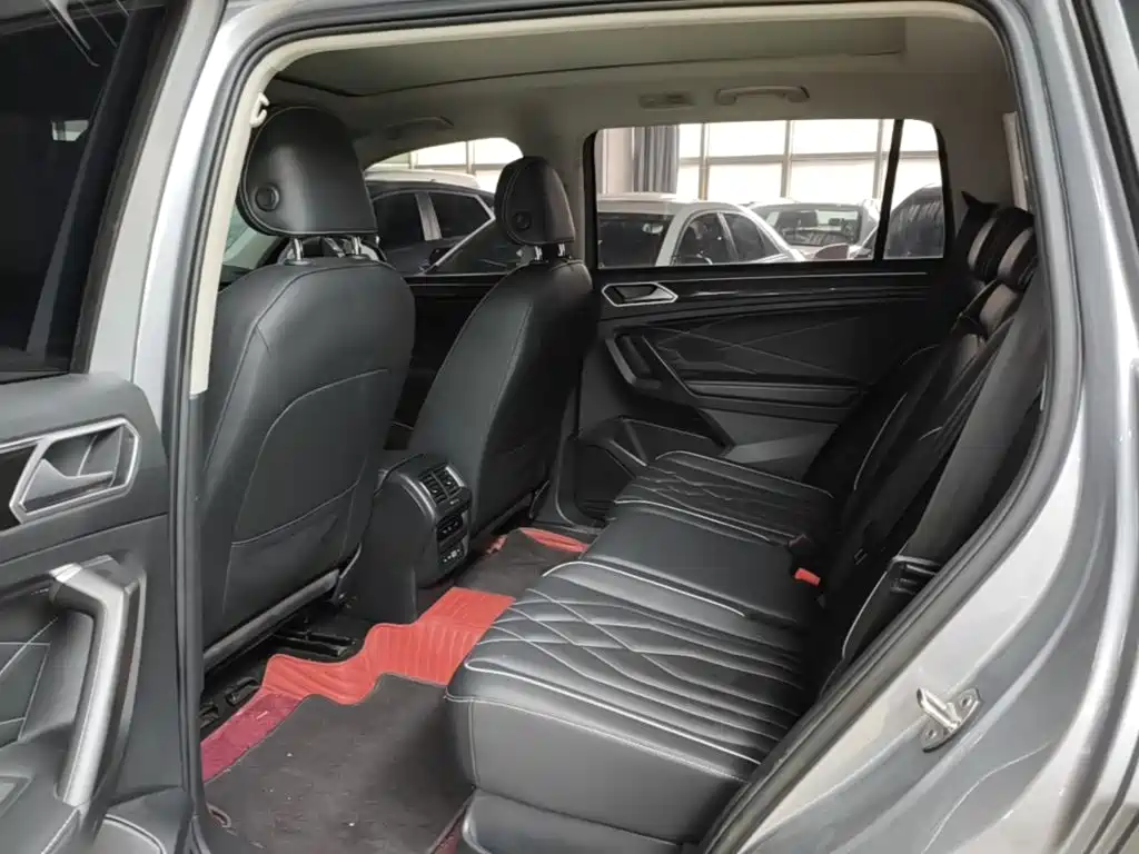 Volkswagen Tiguan L 2023 — фото 13