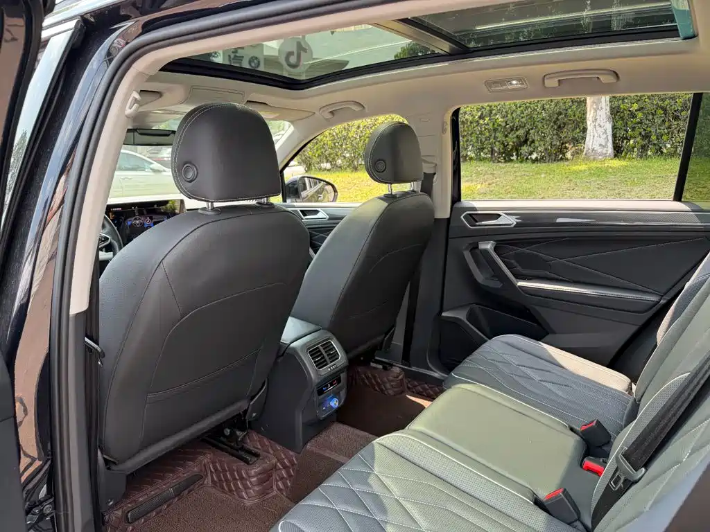 Volkswagen Tiguan L 2023 — фото 11