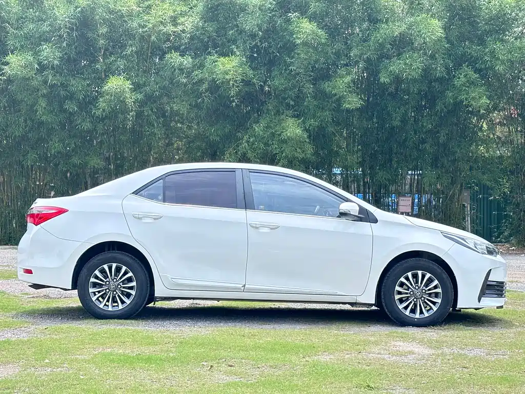 Toyota Corolla 2017 — фото 7