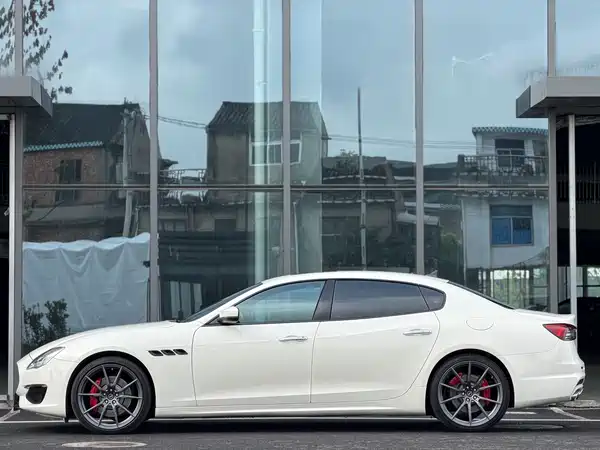Maserati Quattroporte 2022