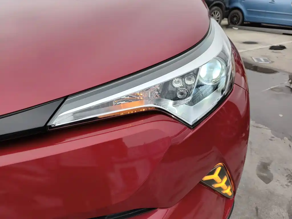 Toyota C-HR 2020 — фото 24