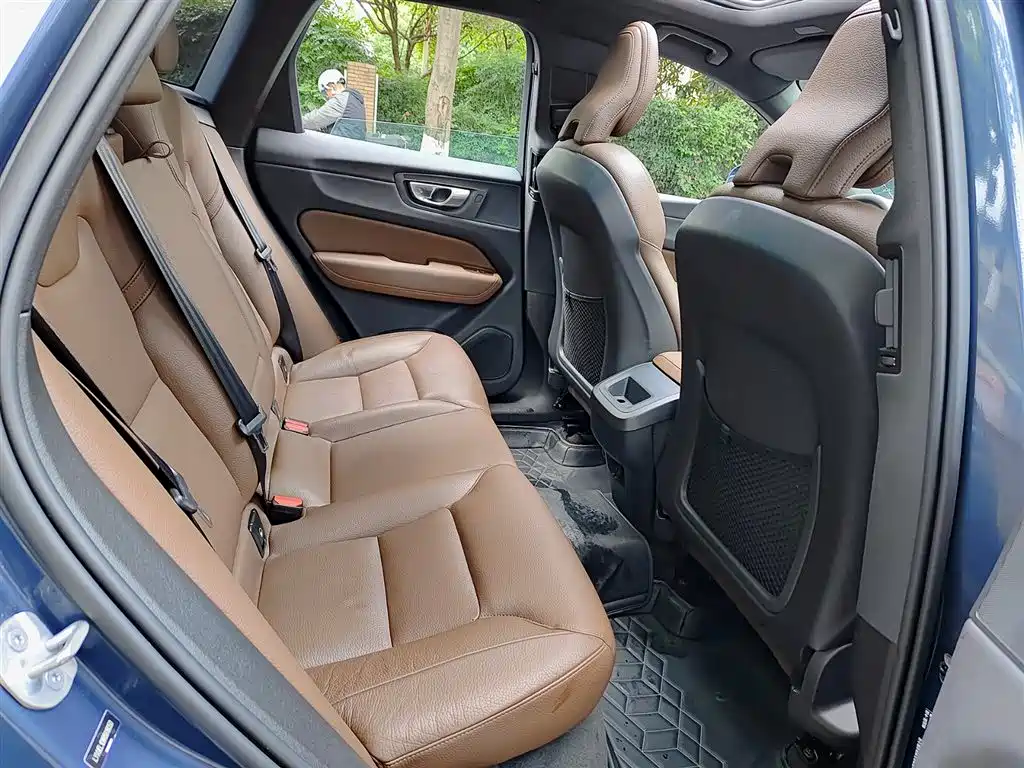 Volvo XC60 2024 — фото 11