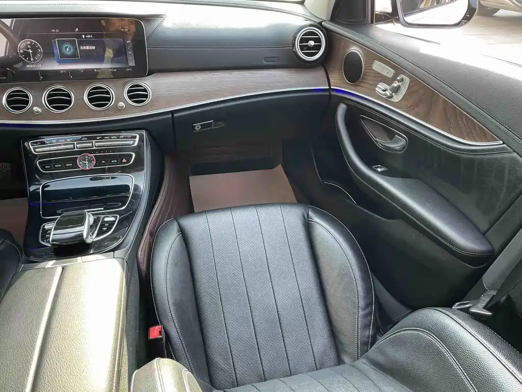 Mercedes-Benz E-Class 2017 — фото 17