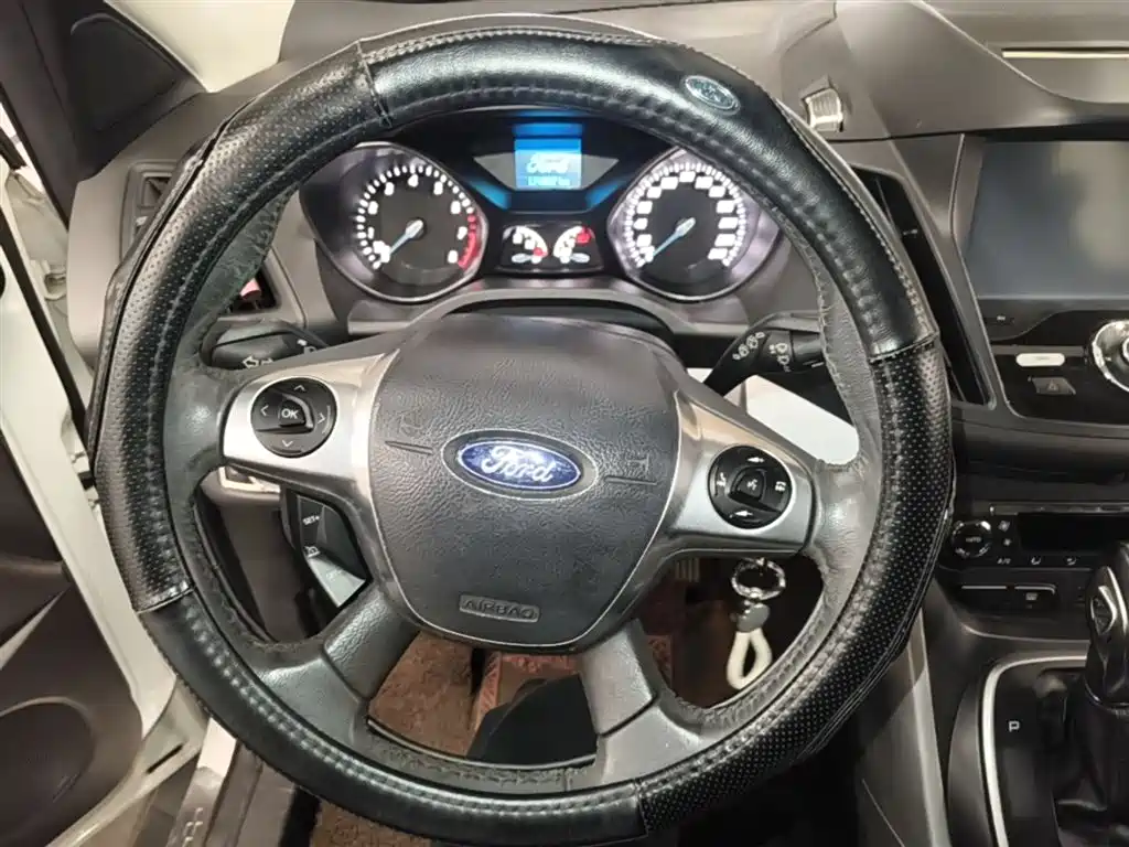 Ford Kuga 2014 — фото 11