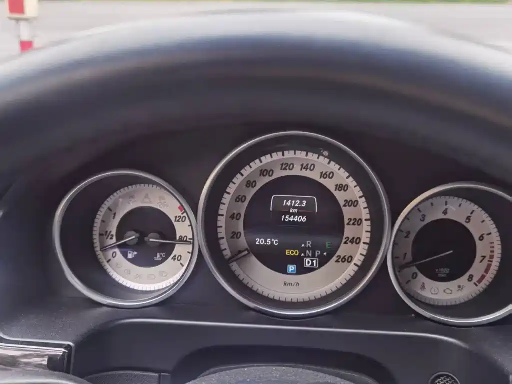 Mercedes-Benz E-Class 2015 — фото 10