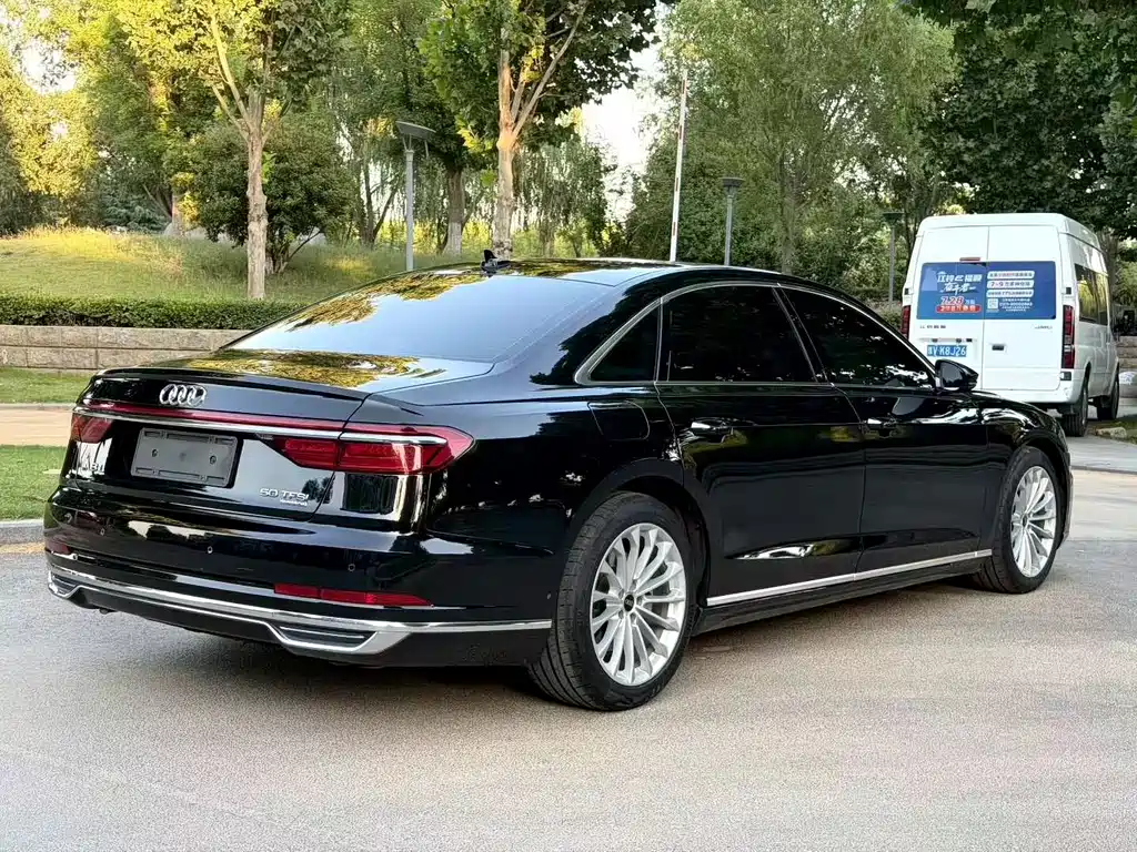 Audi A8 2021 — фото 9
