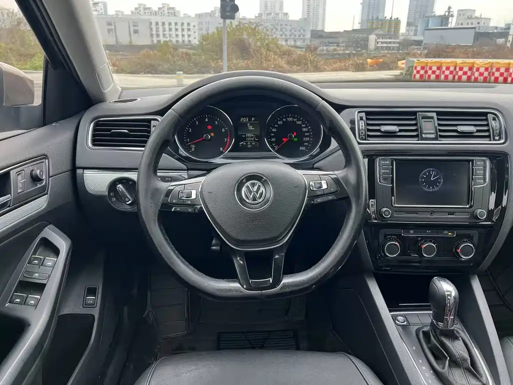 Volkswagen Sagitar 2017