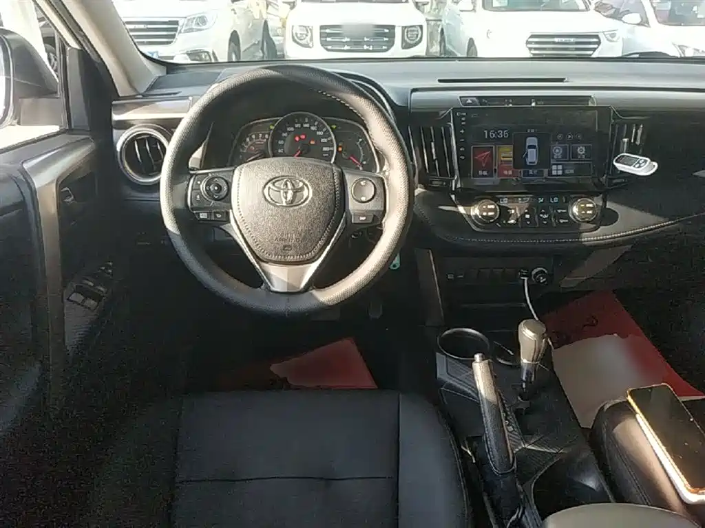 Toyota RAV4 2015 — фото 11