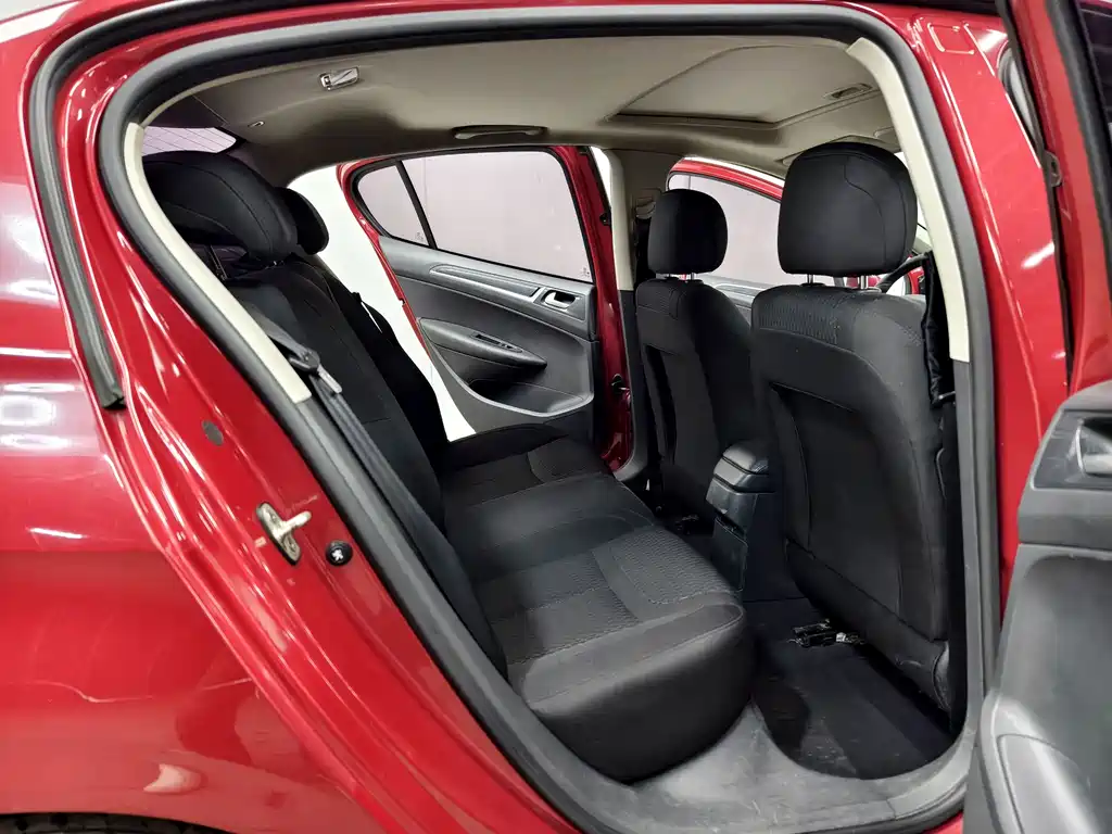 Peugeot 308 2015 — фото 15