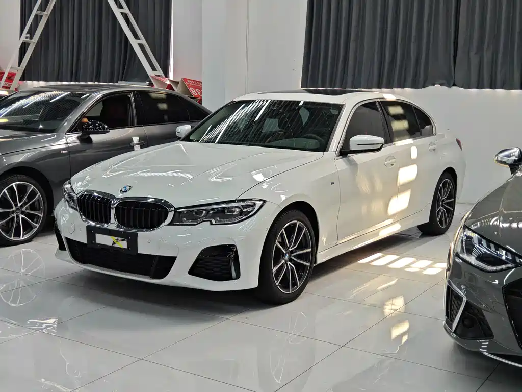 BMW 3 Series 2022 — фото 1