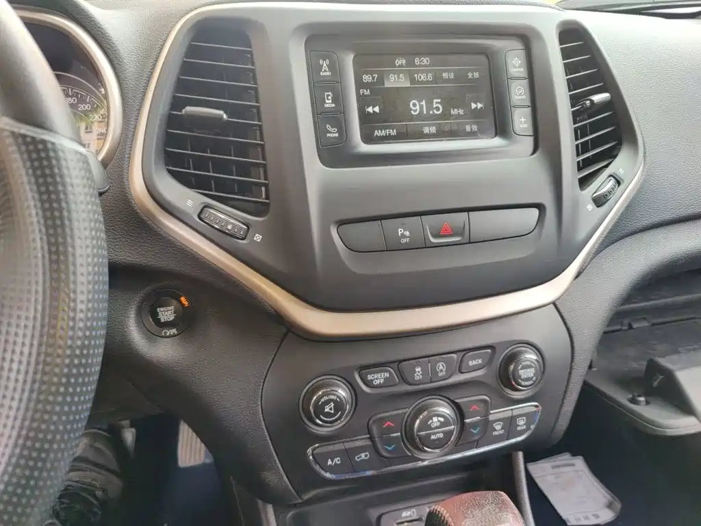 Jeep Cherokee 2017 — фото 14
