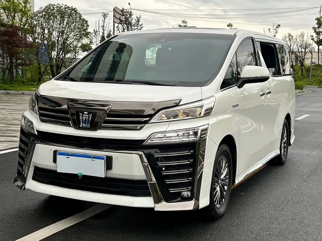 Toyota Vellfire 2023 — фото 1
