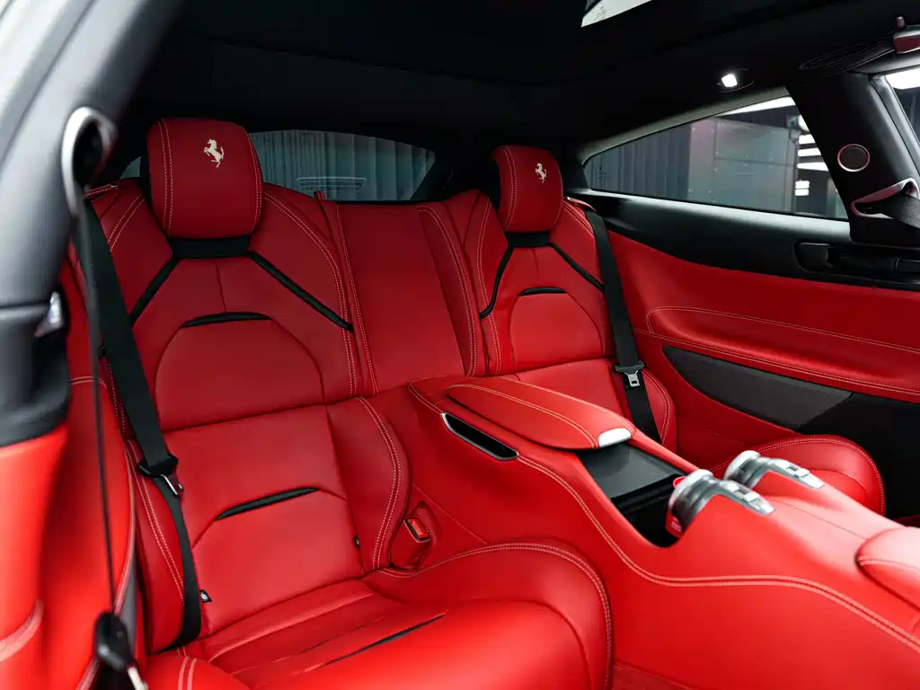 Ferrari GTC4Lusso 2019 — фото 12