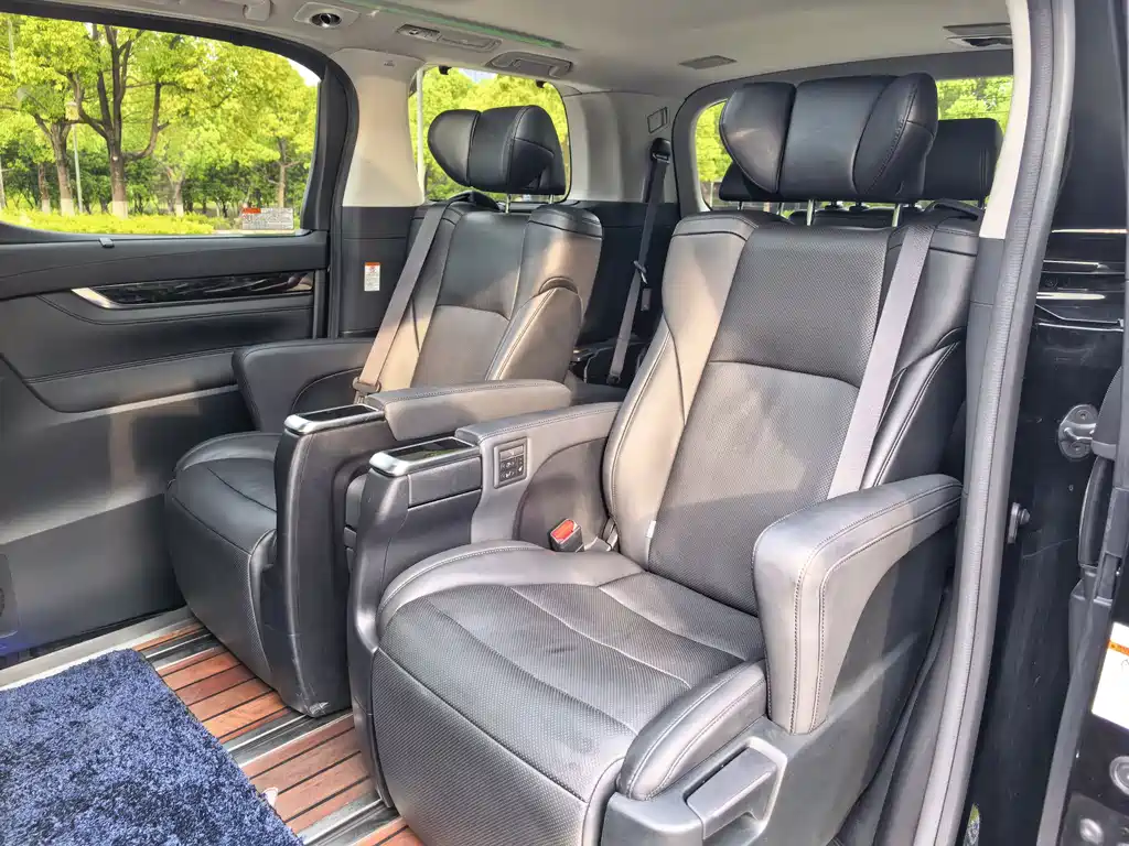 Toyota Vellfire 2021 — фото 8