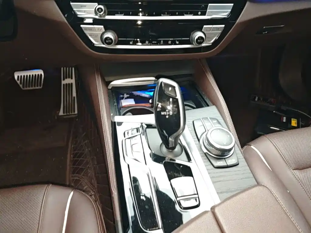 BMW 5 Series 2022 — фото 14