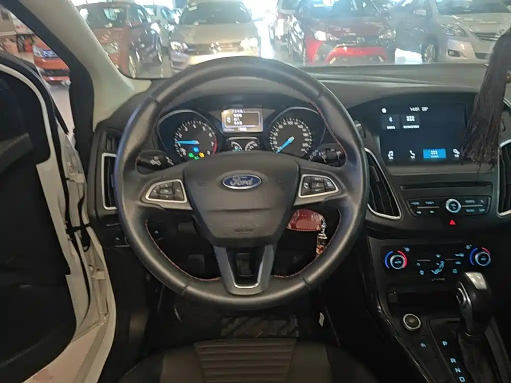 Ford Focus 2017 — фото 11