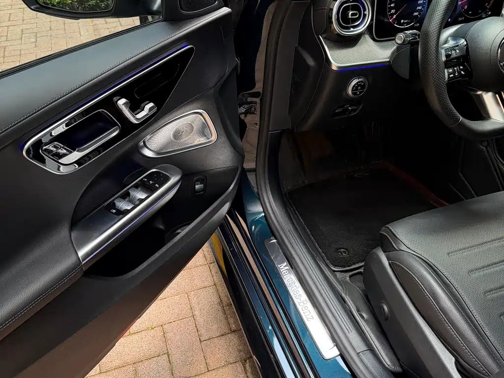 Mercedes-Benz C-Class 2023 — фото 8