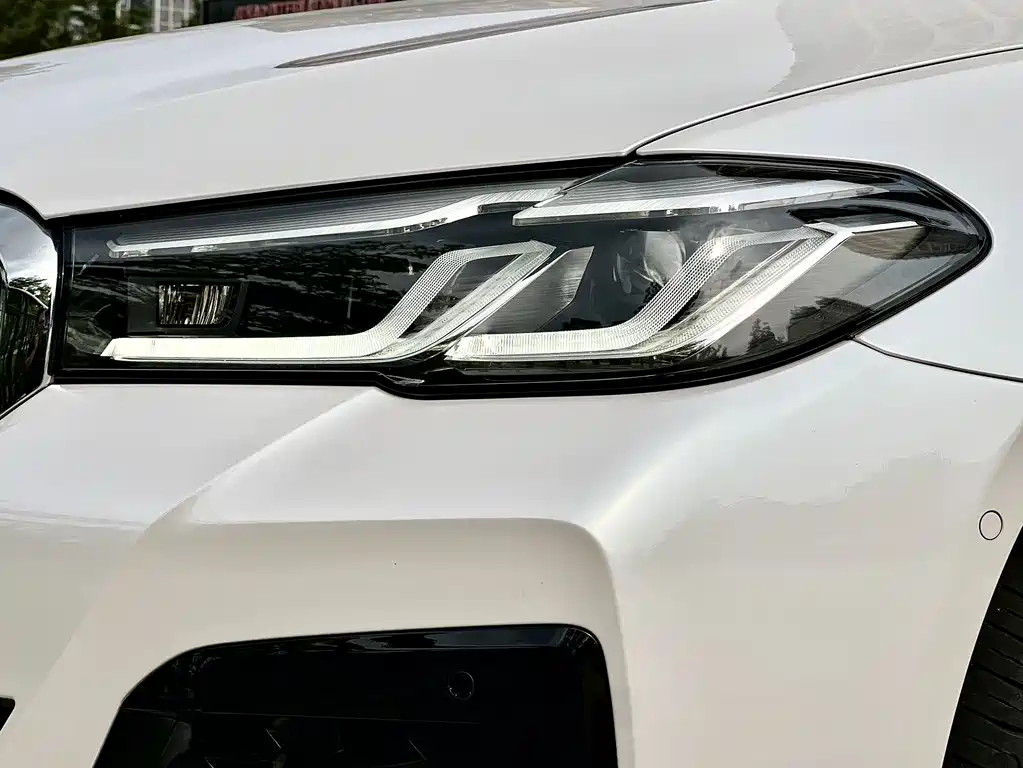 BMW 5 Series 2018 — фото 14