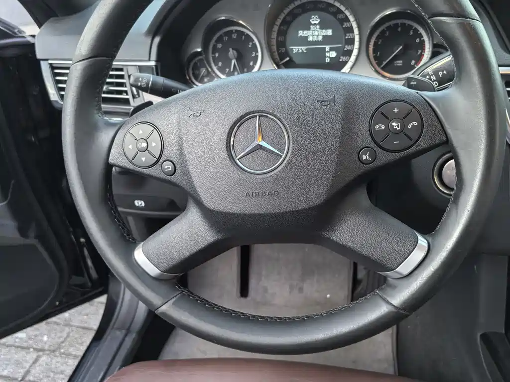 Mercedes-Benz E-Class 2010 — фото 14
