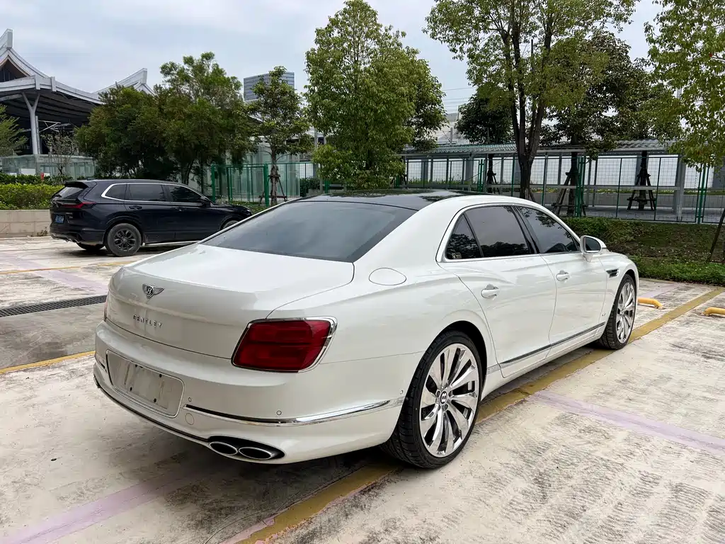 Bentley Flying Spur 2022 — фото 11