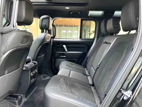 Land Rover Defender 2022