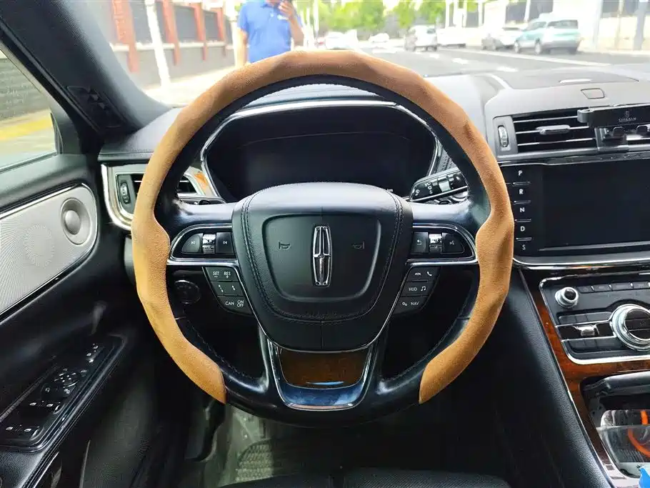 Lincoln Continental 2018 — фото 14