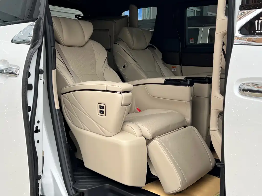 Toyota Vellfire — фото 12