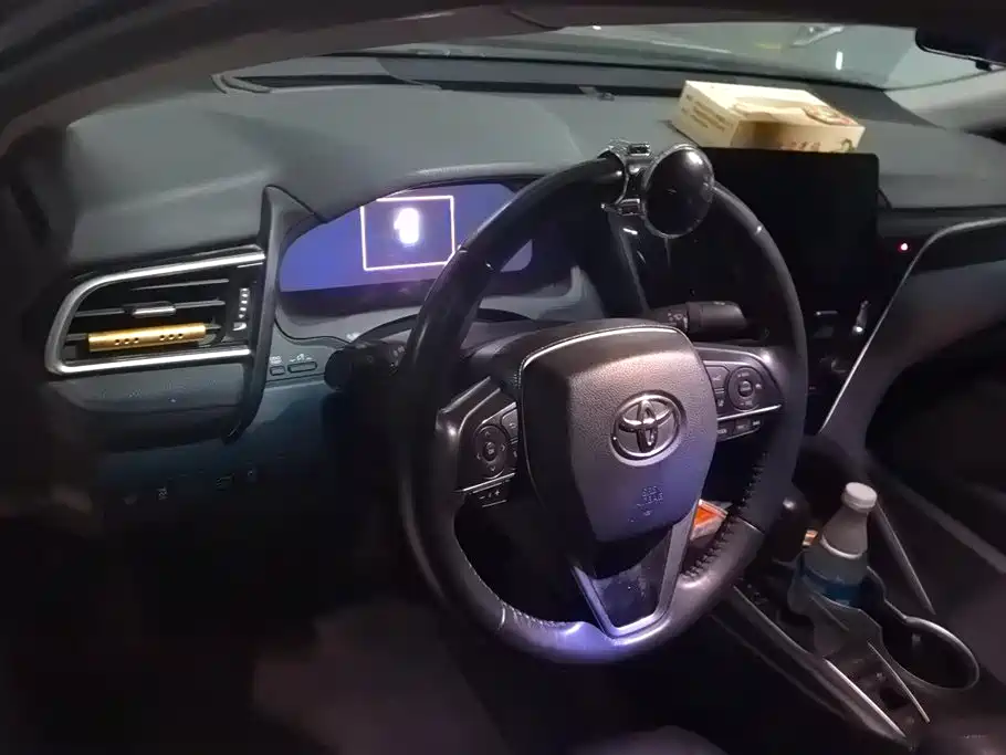 Toyota Camry 2022 — фото 15