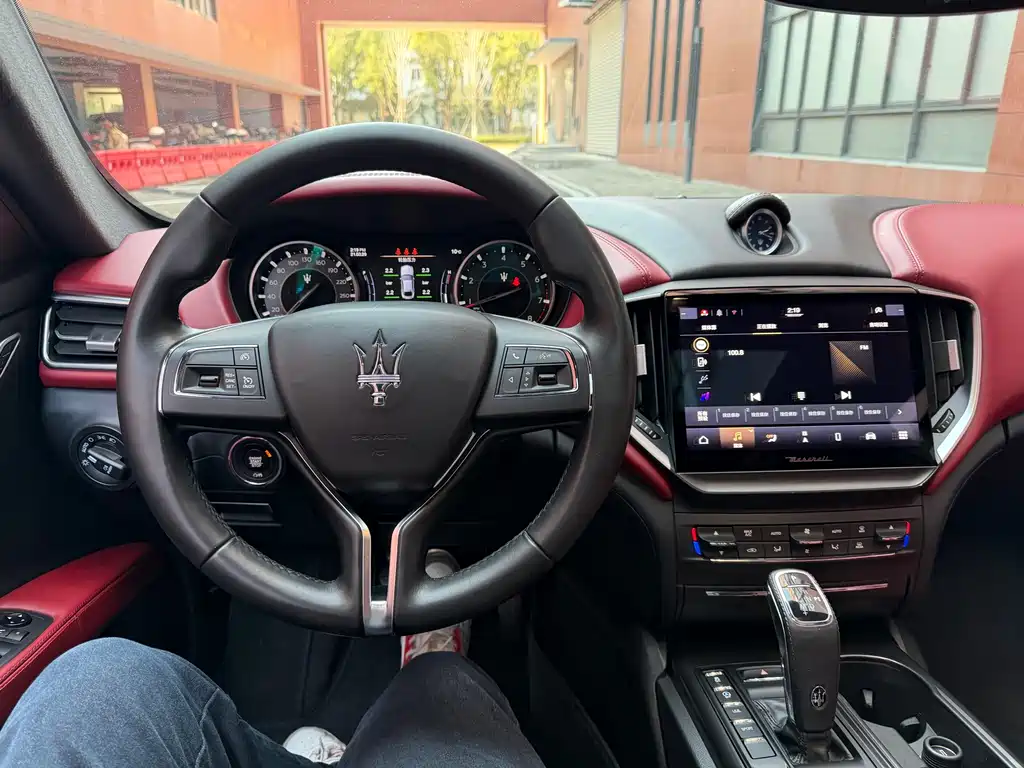 Maserati Ghibli 2021 — фото 14