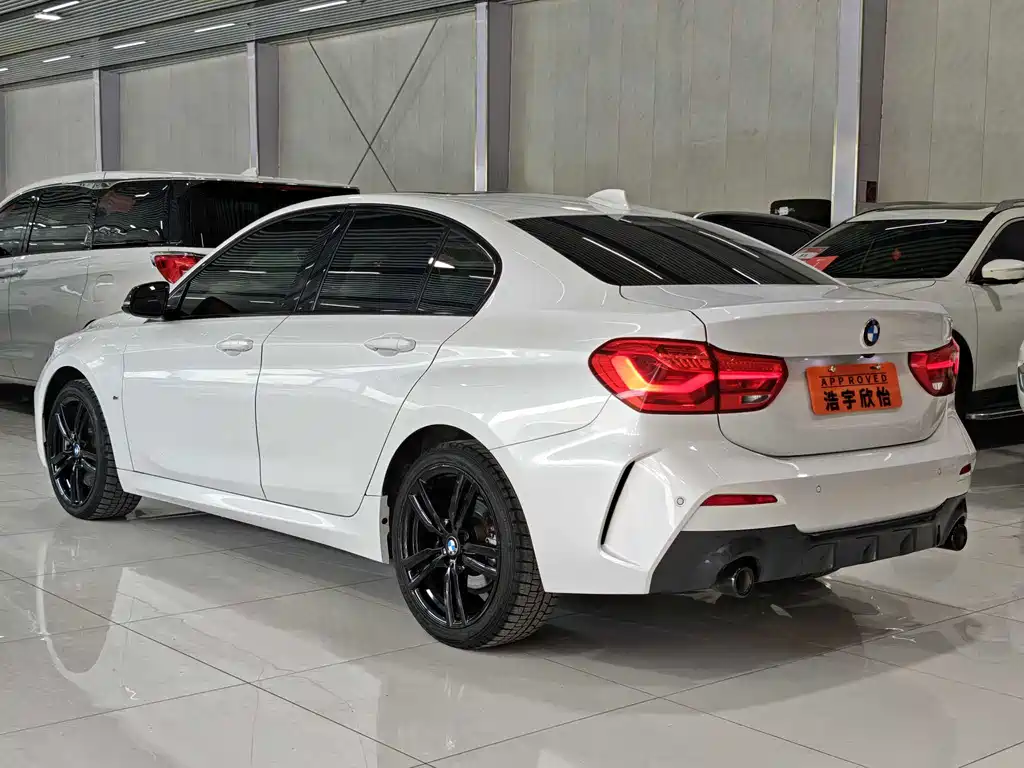 BMW 1 Series 2021 — фото 13