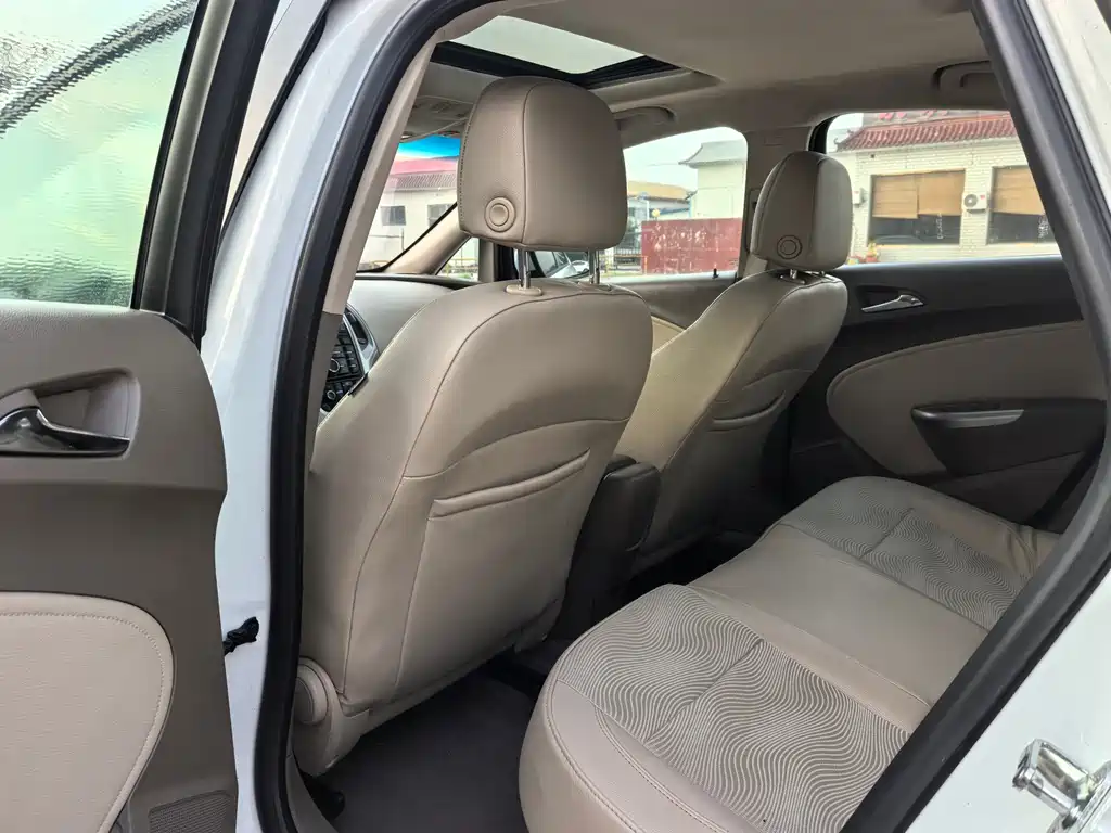 Buick Excelle 2015 — фото 11