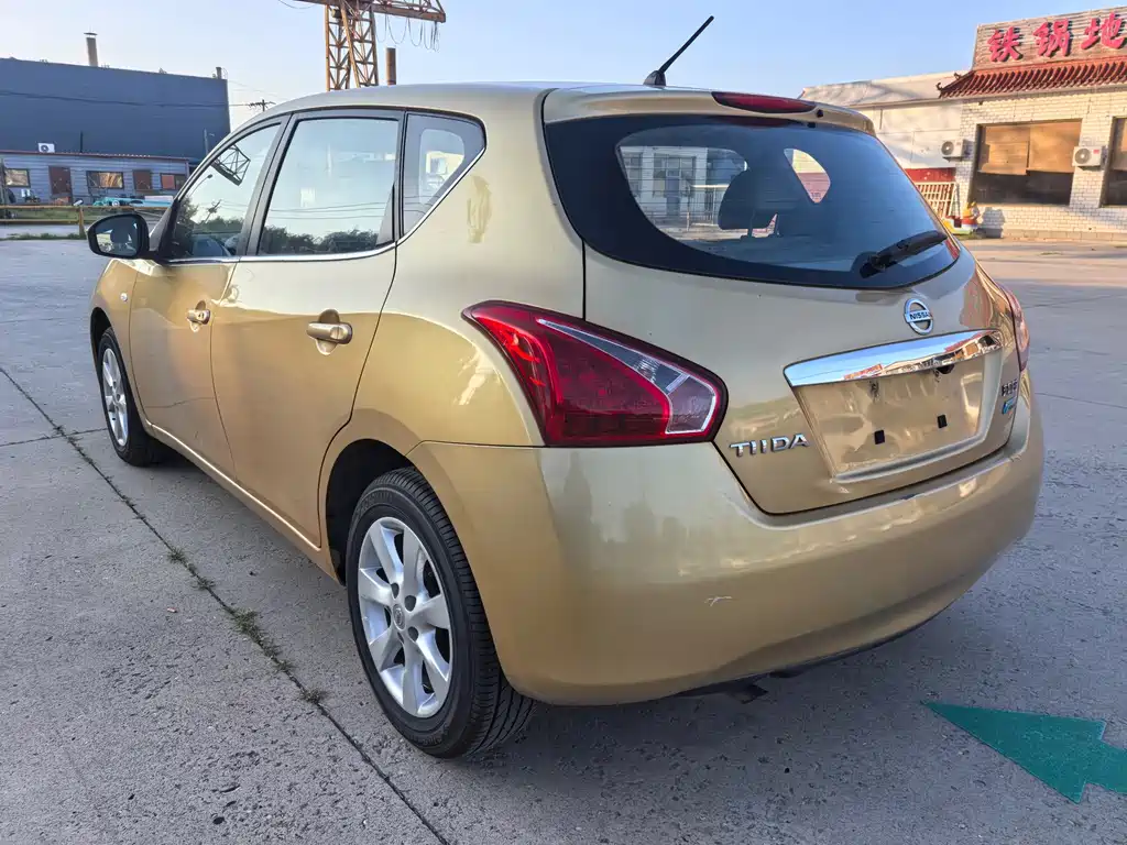 Nissan Tiida 2015