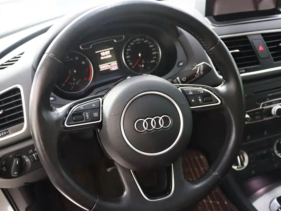 Audi Q3 2014 — фото 15