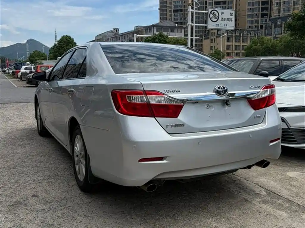 Toyota Camry 2012 — фото 2