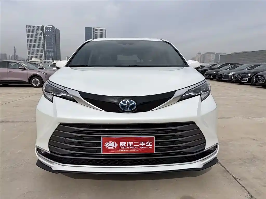 Toyota Sienna 2022 — фото 2