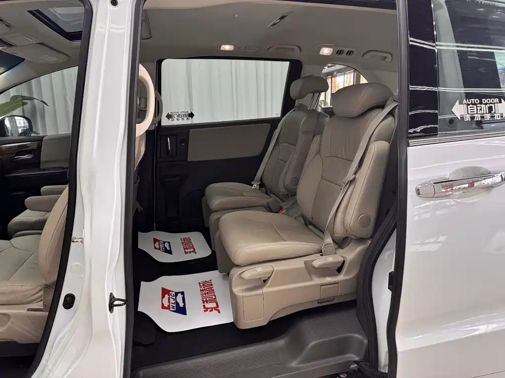 Honda Odyssey 2017 — фото 12